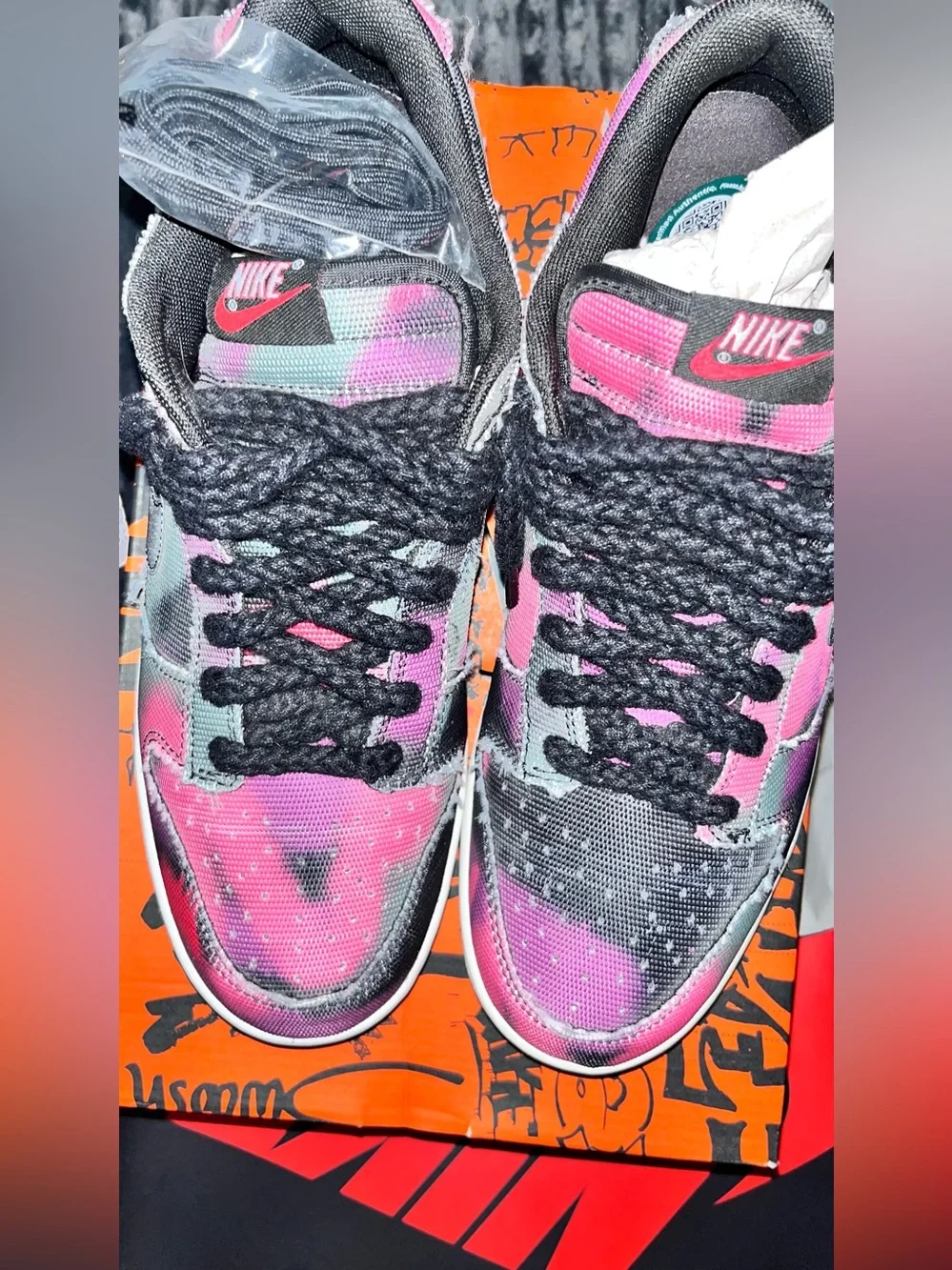 NWT nib nike dunk low se prm graffiti pink sz. 11 men’s authentic rare unworn
